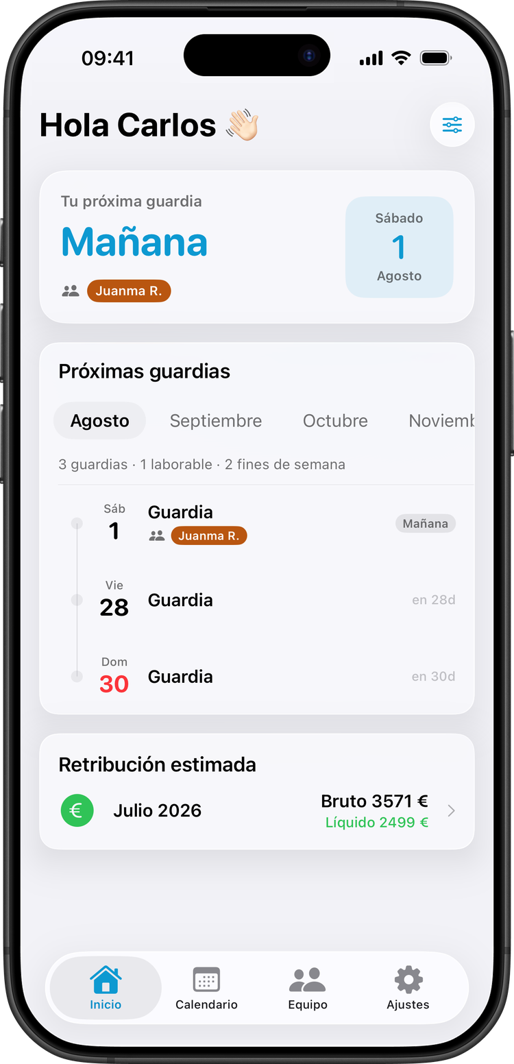 Pantalla de inicio de TuGuardIA en un iPhone: próxima guardia mañana con acompañante, próximas guardias de agosto y retribución estimada de julio — 3.571 € brutos, 2.499 € líquidos